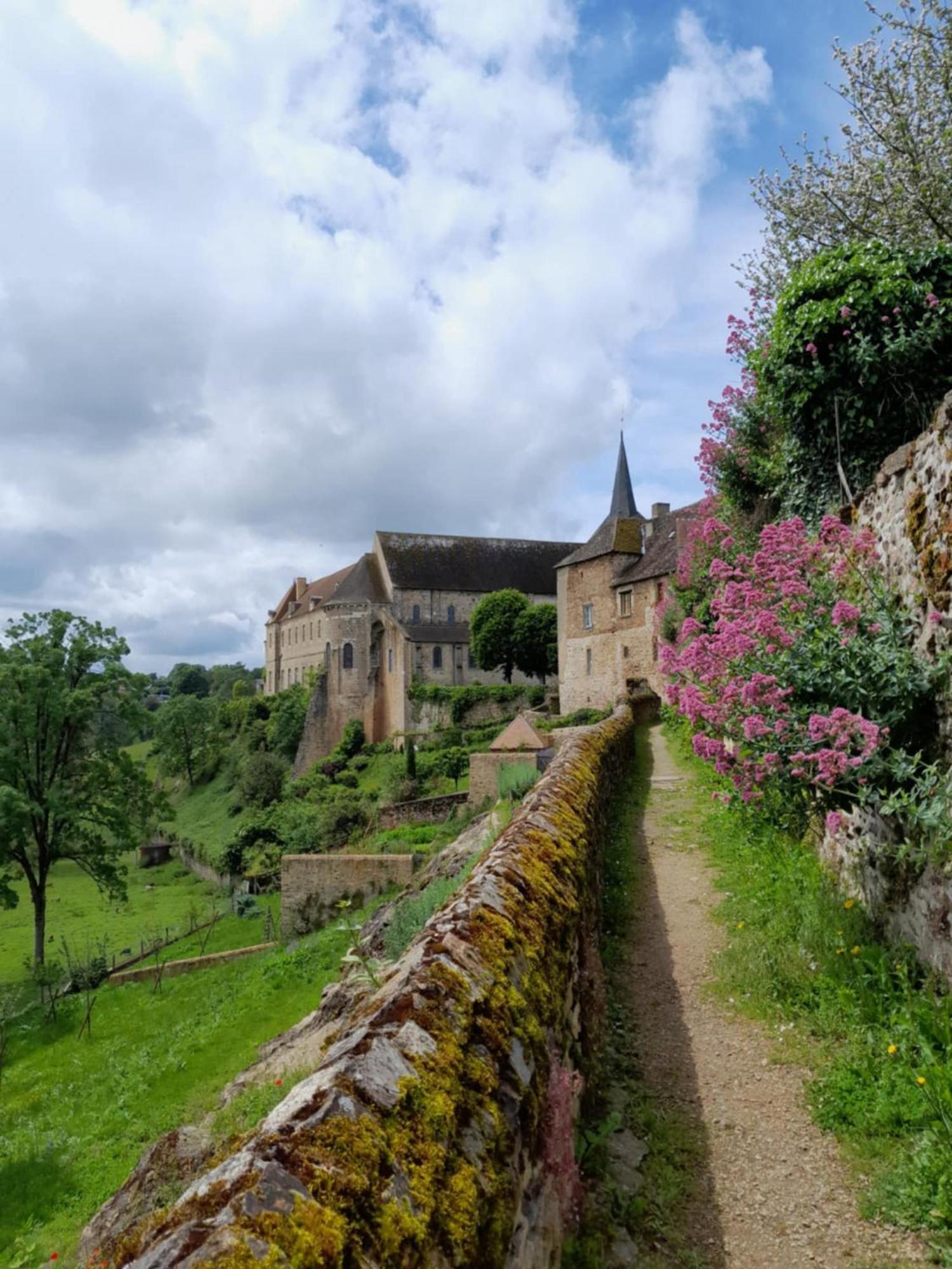 Gite "La Petite" Saint-Benoit-du-Sault المظهر الخارجي الصورة