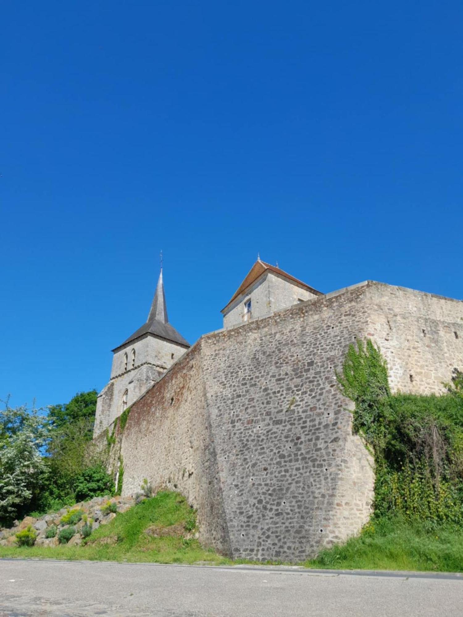 Gite "La Petite" Saint-Benoit-du-Sault المظهر الخارجي الصورة